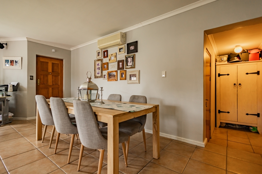 3 Bedroom Property for Sale in Uitzicht Western Cape